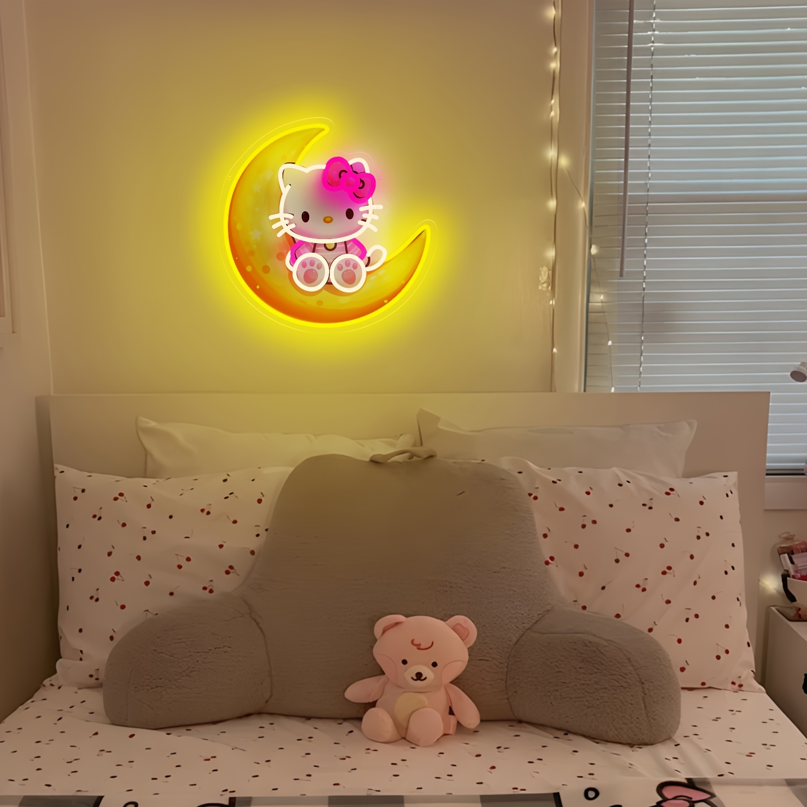 Hello Kitty on Moon Yellow Cut - Home Decor Yellow 评论和价格