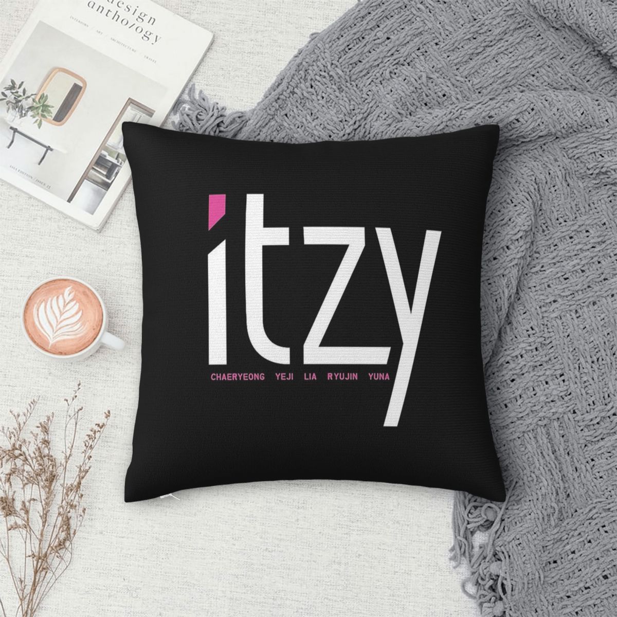 Itzy Band Dalla Dalla Square P - Home Decor Dallas 评论和价格